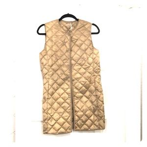 Uniqlo Lightweight bronze sleeveless vest